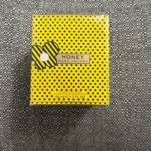 Marc Jacobs Honey Eau De Parfum 1.7. New in Box